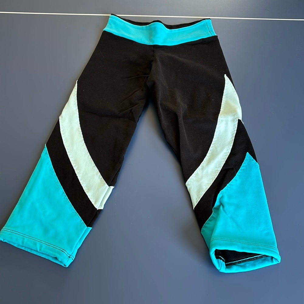 Euc Margaritaville Capri With Bold Design